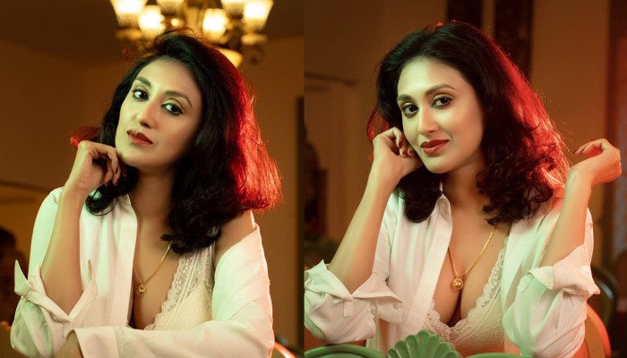 নেটিজেনদের নজর কেড়েছে কুসুম শিকদার