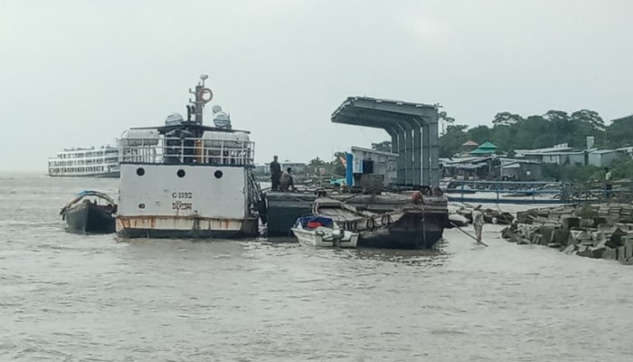 ​ভোলার ১০ রুটে লঞ্চ চলাচল বন্ধ