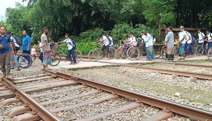 রেলগেট যেনো মৃত্যু ফাঁদ!
