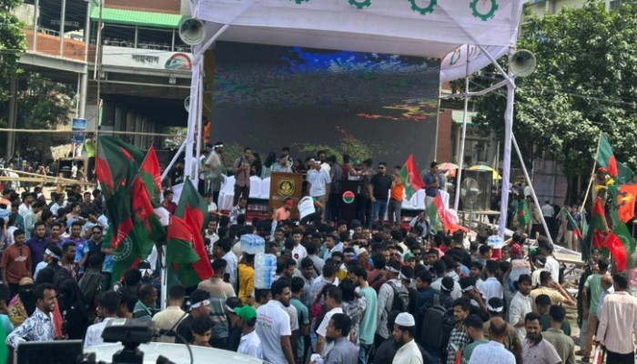 শাহবাগে ছাত্রদলের নেতাকর্মীদের ঢল, আগাম দুঃখপ্রকাশ