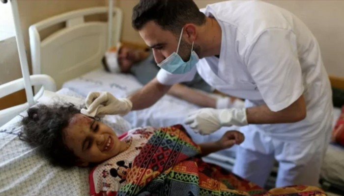 ​গাজায় চিকিৎসা দিচ্ছেন বাংলাদেশ থেকে এমবিবিএস পাস ৪১ জন