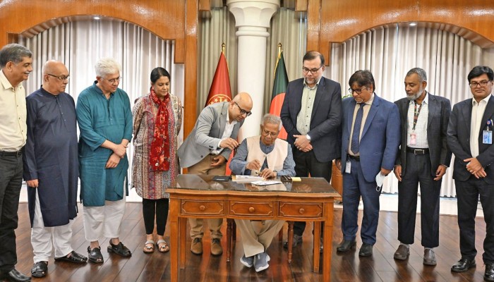 গণঅভ্যুত্থান দিবসে ​স্মারক ডাকটিকিট অবমুক্ত প্রধান উপদেষ্টার