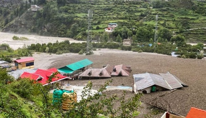আকস্মিক বন্যায় ভেসে গেলেন ১১ ভারতীয় সেনা