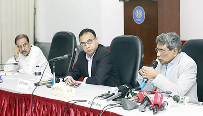 ​অন্তর্বর্তী সরকার নয়, দেশ চালাবেন রাজনীতিবিদরা: আলী রীয়াজ