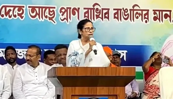 ​বিজেপি নেতাদের পিঁপড়ার মতো টিপে মেরে ফেলার হুমকি মমতার