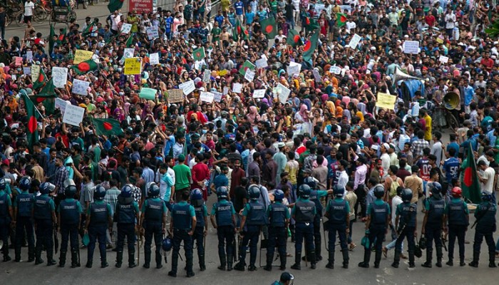 পৌনে দু'শো আন্দোলন মোকাবেলা
