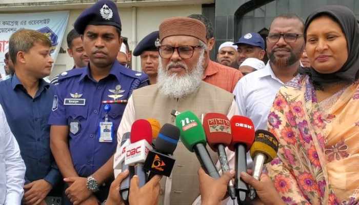 ​মাজারে হামলাকারীদের হুঁশিয়ারি দিলেন ধর্ম উপদেষ্টা