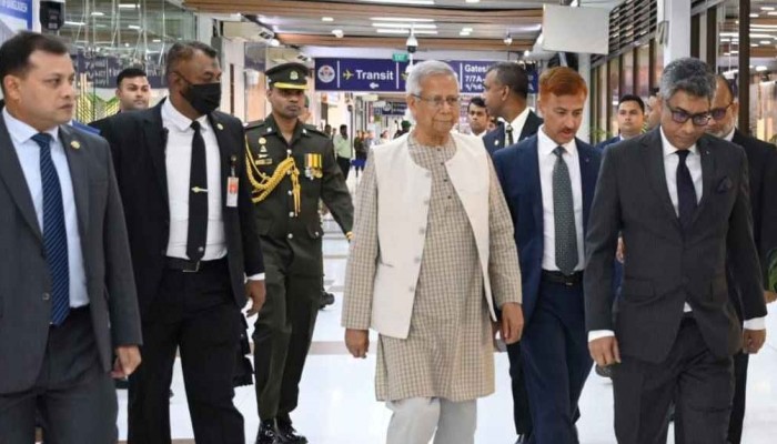 ​তিনদিনের সফরে মালয়েশিয়ার পথে প্রধান উপদেষ্টা