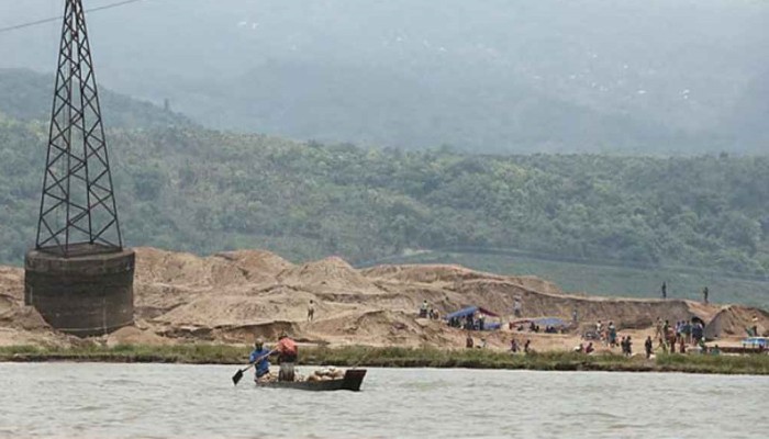 ​সিলেটের সাদা পাথরে লাগামহীন লুটপাট, বিলীন প্রাকৃতিক সৌন্দর্য