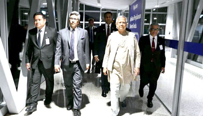 ​মালয়েশিয়ায় পৌঁছেছেন প্রধান উপদেষ্টা