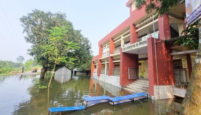 চাঁপাইনবাবগঞ্জের নিম্নাঞ্চলে পানি, ৪১ বিদ্যালয়ে পাঠদান ব্যাহত