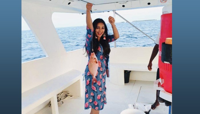 ​সমুদ্রে মাছ ধরছেন প্রভা