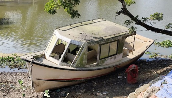 ​চারটি নৌ অ্যাম্বুলেন্সই পরিত্যক্ত