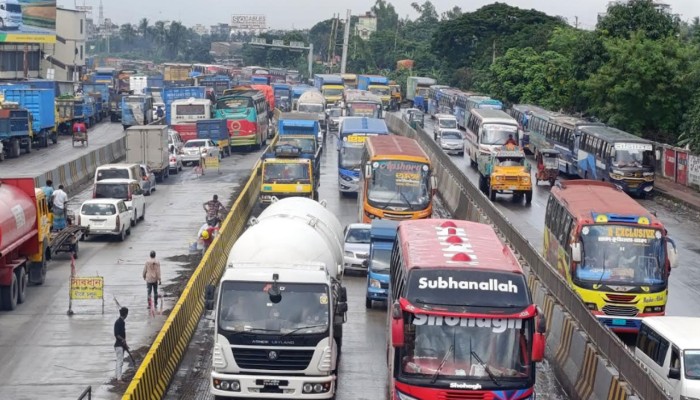 ​দুই মহাসড়কে দীর্ঘ যানজট