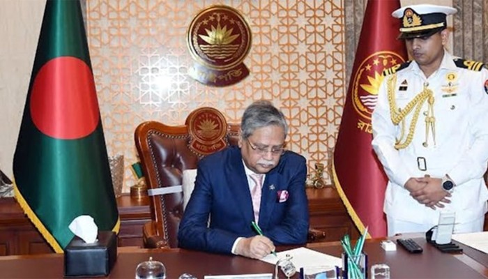 ​বিদেশে সব মিশন থেকে রাষ্ট্রপতির ছবি সরানোর নির্দেশ