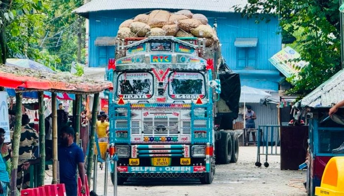 সাড়ে ৫ মাস পর আবারও ভারতীয় পেঁয়াজ আমদানি শুরু