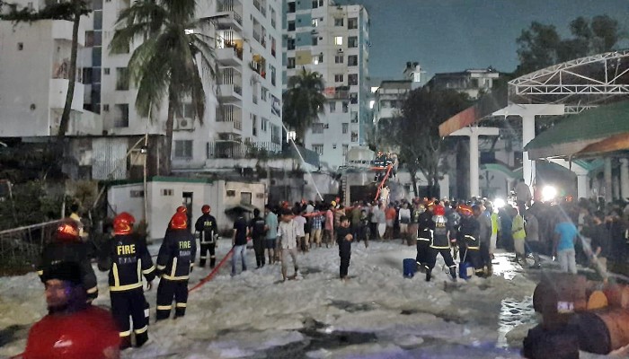 ​ইউরেকার আগুন দুই মিনিটেই নিয়ন্ত্রণে আনল ফায়ার সার্ভিস