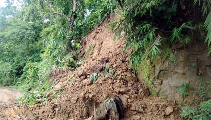 ​ভারী বৃষ্টির কারণে পাহাড়ধসের শঙ্কা