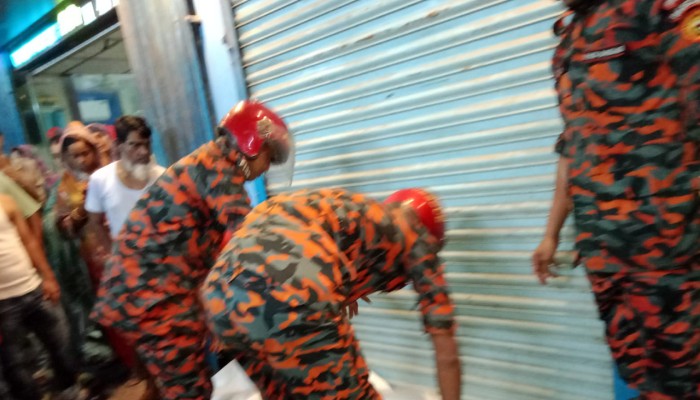 ​এক মোটরসাইকেলে ৪ জন, প্রাইভেটকারের ধাক্কায় নিহত ৩