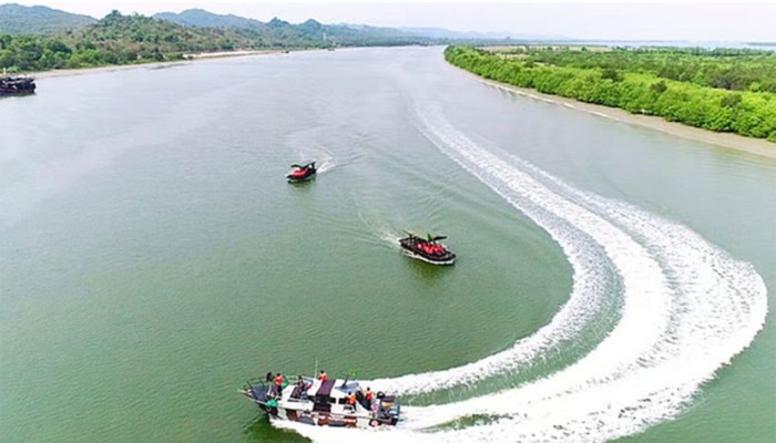 বাংলাদেশি ১২ জেলেকে ধরে নিয়ে গেল ‘আরাকান আর্মি’