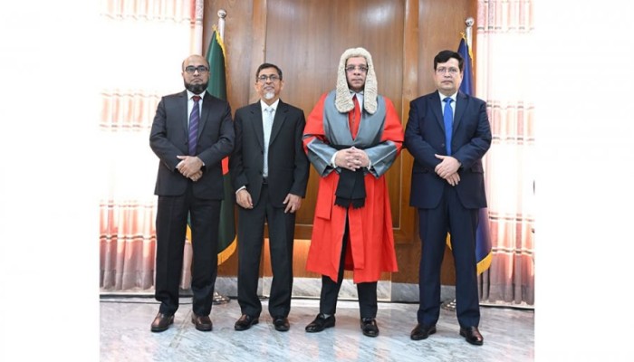 ​পিএসসির নতুন তিন সদস্যকে শপথ পড়ালেন প্রধান বিচারপতি