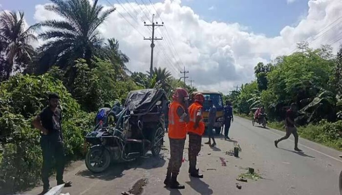 ​খুলনায় ট্রাকের ধাক্কায় ইজিবাইকের ৩ যাত্রী নিহত