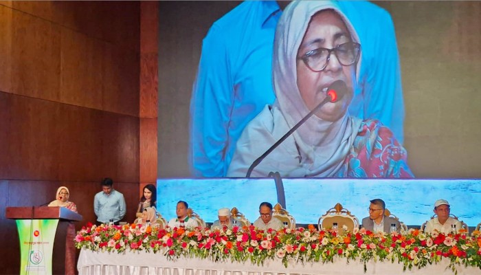 ​সব প্রতিষ্ঠানে ডে-কেয়ার সেন্টার স্থাপন করতে হবে: স্বাস্থ্য উপদেষ্টা