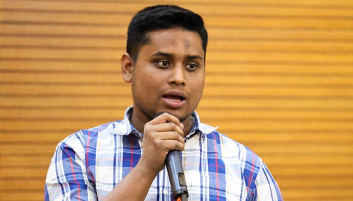 নারীকে স্লাটশেমিংয়ের অধিকার কারও নেই: হাসনাত