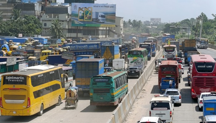 ​ঢাকা-চট্টগ্রাম মহাসড়কে ৩০ কিলোমিটার যানজট