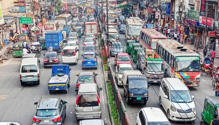 গরম আর যানজটে নাস্তানাবুদ রাজধানীবাসী