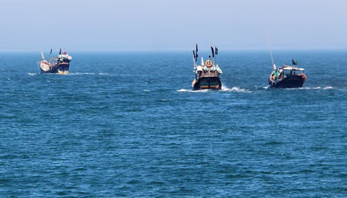 ​ফের ৬ বাংলাদেশিকে ধরে নিয়ে গেল আরাকান আর্মি