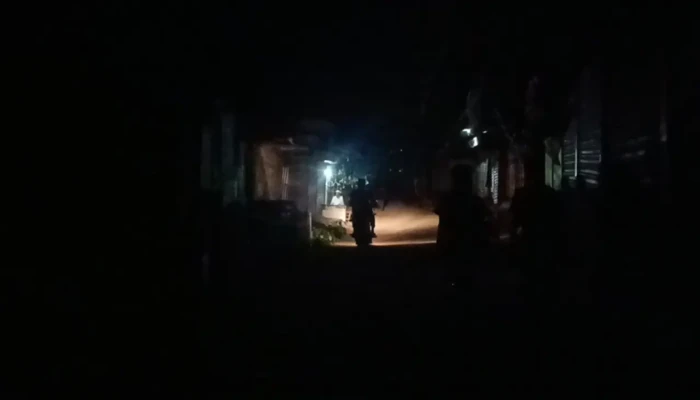 অন্ধকারে বরিশালের মেহেন্দিগঞ্জ!