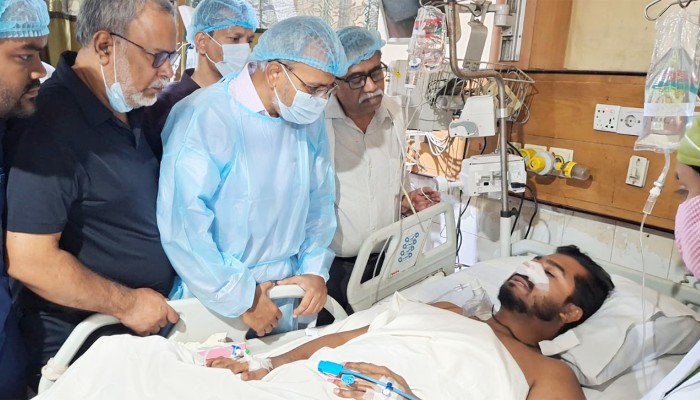 তারেক রহমানের বার্তা নিয়ে নুরের পাশে ডা. রফিক