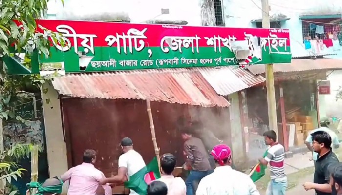 ​টাঙ্গাইলে জাতীয় পার্টির অফিস ভাঙচুর