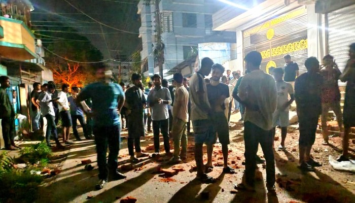 স্থানীয়দের সঙ্গে সংঘর্ষে ৬০ চবি শিক্ষার্থী আহত