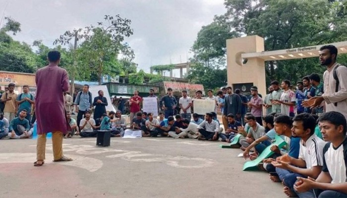 চবি ক্যাম্পাস থমথমে, রোববারের সব পরীক্ষা স্থগিত