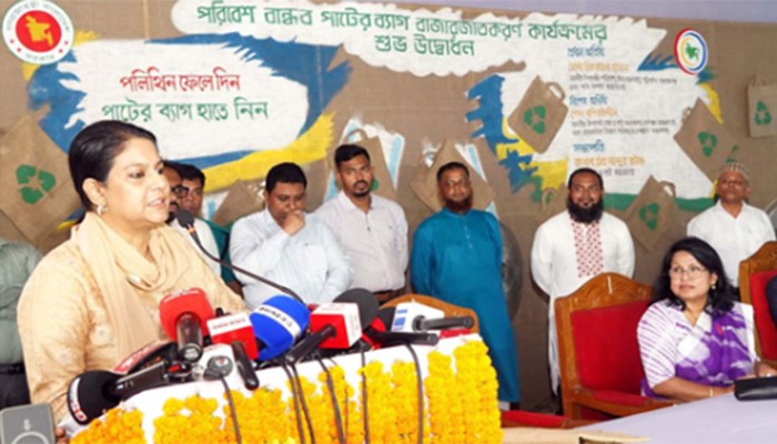 ​পলিথিন : এবার আর কাউকে ছাড় না দেওয়ার  হুঁশিয়ারি উপদেষ্টার