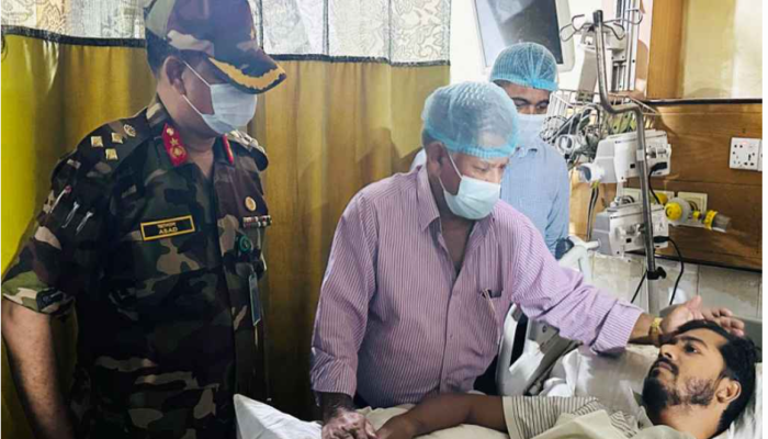 নুরের খোঁজখবর নিতে ঢামেকে নৌপরিবহন উপদেষ্টা