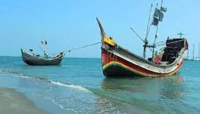 এবার তিনটি বোটসহ ১৮ জেলেকে ধরে নিয়ে গেল আরাকান আর্মি