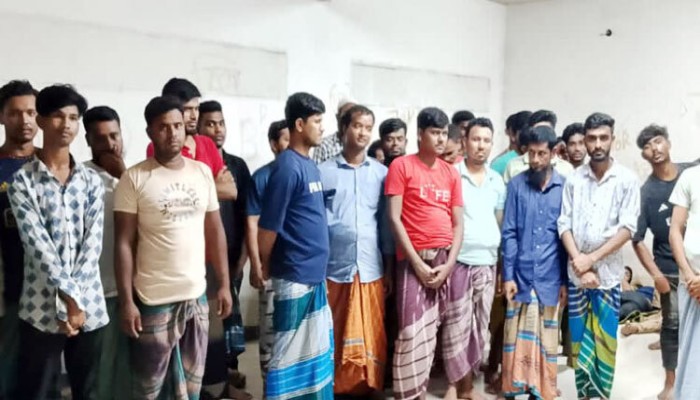 আদাবরে পুলিশকে কোপানোর ঘটনায় আটক ১০২