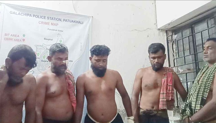 ​৫ গরু চোরকে পিটিয়ে পুলিশে দিলো জনতা