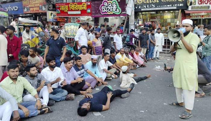 ​তিন দাবিতে পল্টন মোড় অবরোধ গণঅধিকার পরিষদের