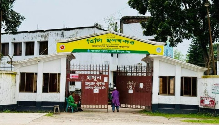 ​ঈদে মিলাদুন্নবী উপলক্ষে হিলি স্থলবন্দরে আমদানি-রপ্তানি বন্ধ