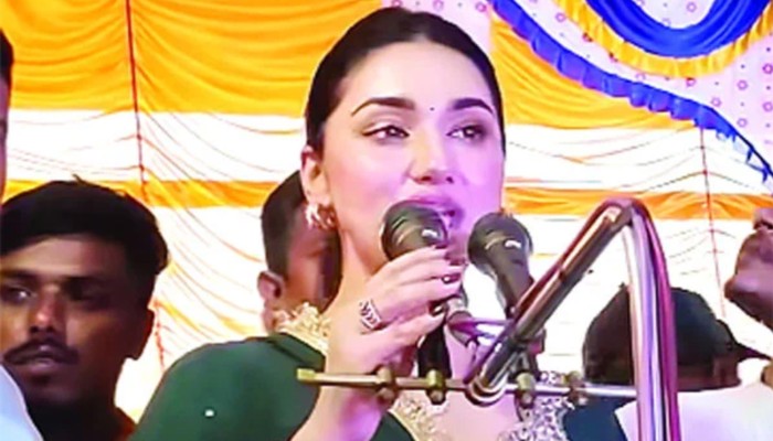 এবার বিএনপির অনুষ্ঠানে অপু বিশ্বাস, কাটলেন কেক