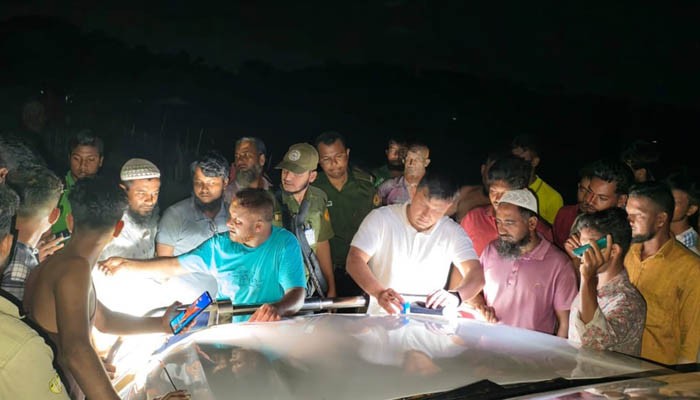 ​গঙ্গামতির লেকের পাশের পাউবোর জমিতে বালু ভরাট করায় জরিমানা