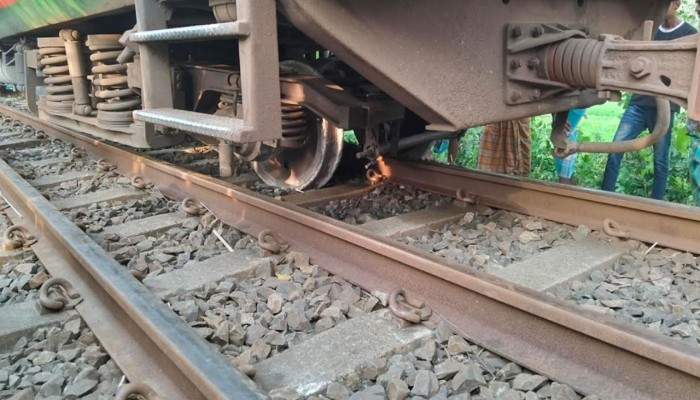 উত্তরাঞ্চলের সঙ্গে সারাদেশের ট্রেন যোগাযোগ বন্ধ