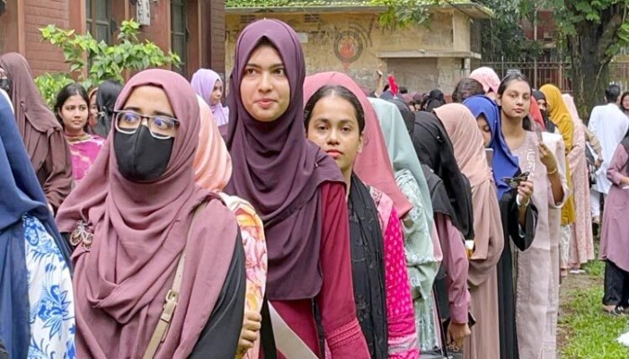 ​শান্তিপূর্ণভাবে চলছে ডাকসুর ভোটগ্রহণ