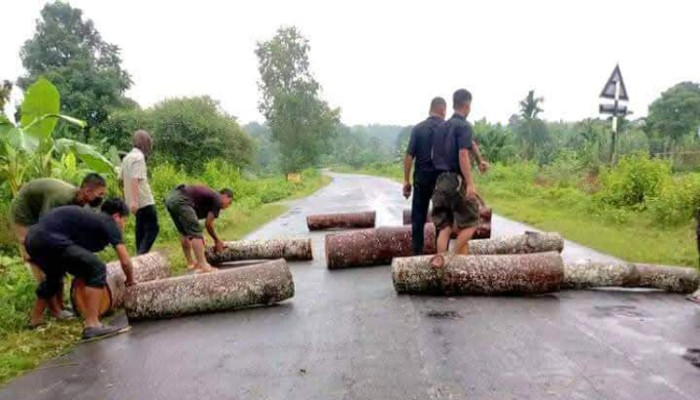 ​খাগড়াছড়িতে পাহাড়ি সংগঠনের অর্ধ বেলা অবরোধ