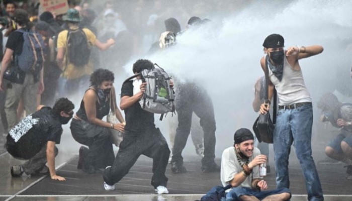 এবার সরকারবিরোধী বিক্ষোভে উত্তাল ফ্রান্স