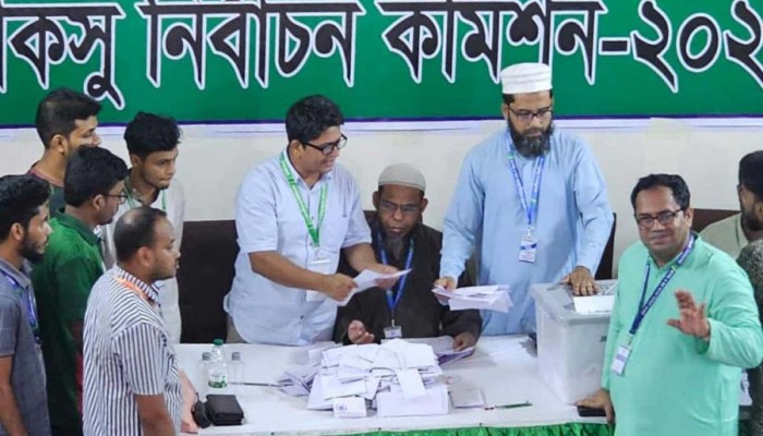 ​জাকসু নির্বাচন: ফল ঘোষণা করা হবে দুপুরের মধ্যে